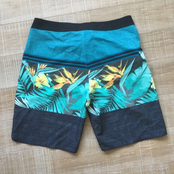 RIP CURL Hawaii Floral Palm Leaf 9” Board Shorts - Picture 11 of 12